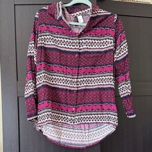 H&M Maroon and White Bohemian Patterned Collared Button-Front Top